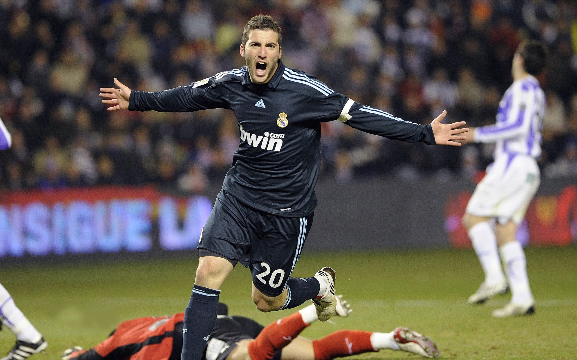 UFC中国女将再下一城,完成跻身世界前十目标,中国ufc女子选手名单